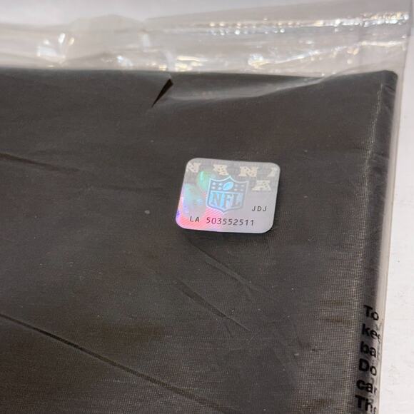 Officially Licenced NFL Football Atlanta Hawks 3 Tablecovers 54in x 102in - Picture 3 of 5